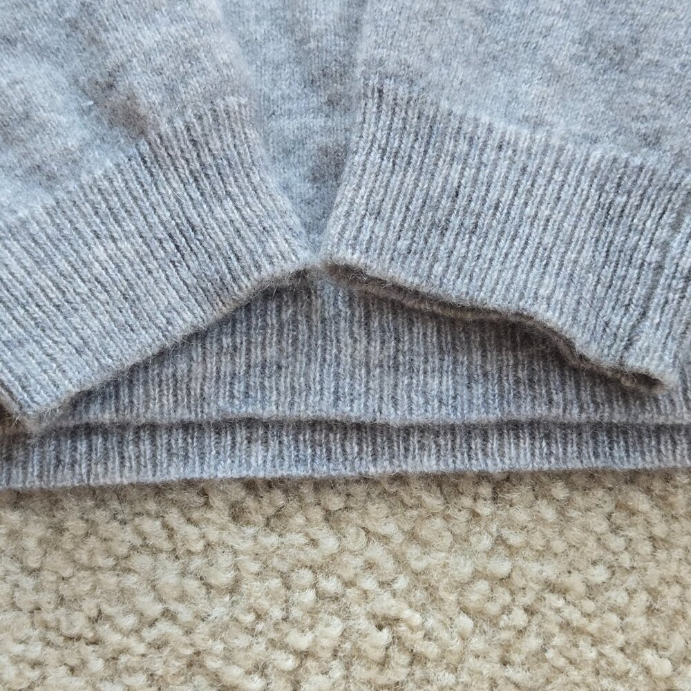 NWOT Philosophy Cashmere Sweater Grey With Lavender Stars Purple - Picture 5 of 9
